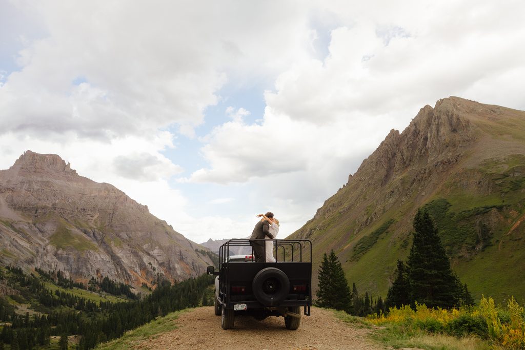 Where to elope in colorado - colorado elopement - jeep elopement - Ouray off road elopement - San Juan Mountains Elopement